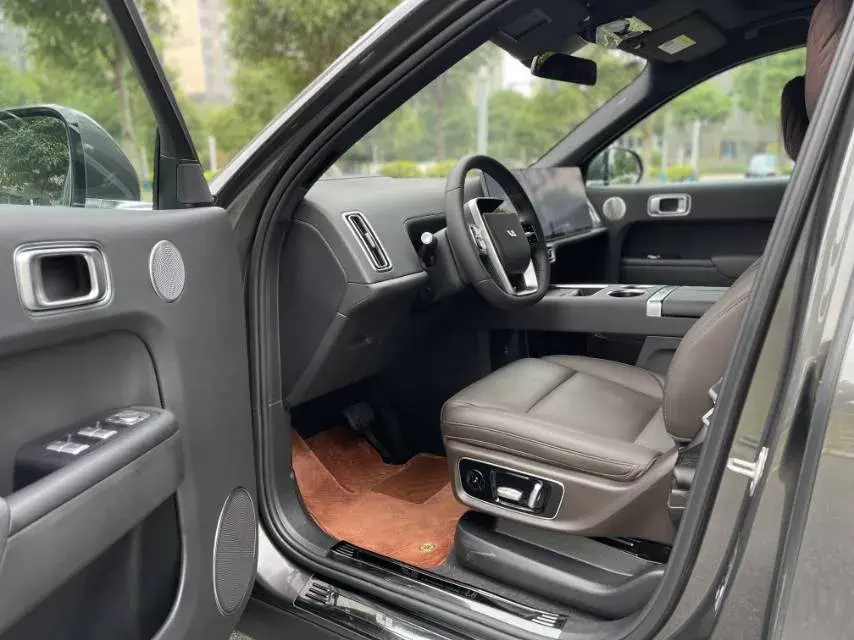 2023 LI L8 thumbnail 4