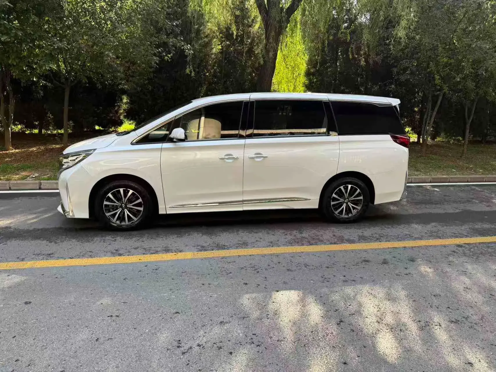 2021 GAC TRUMPCHI thumbnail 3