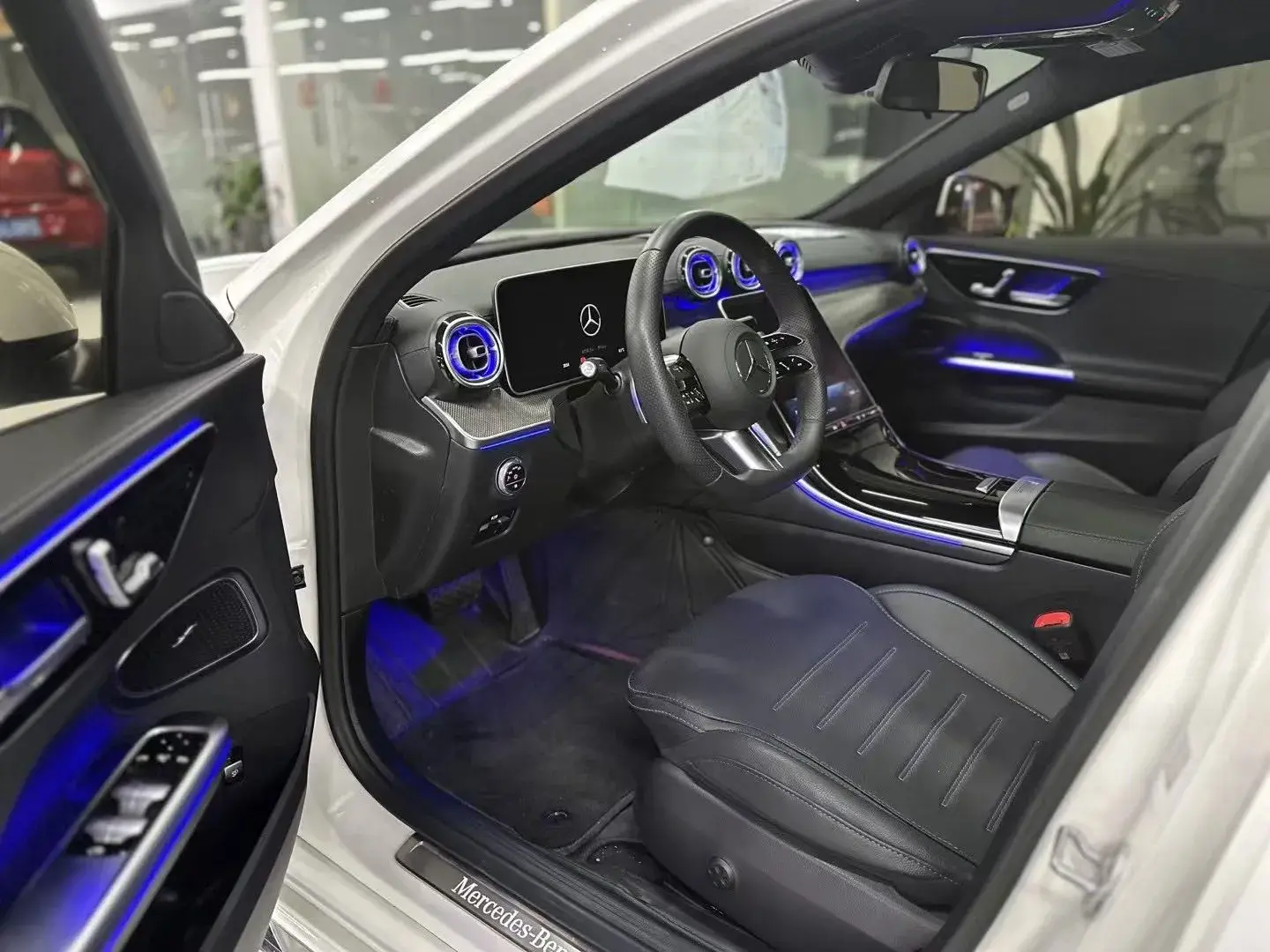 2025 MERCEDES-BENZ C thumbnail 4