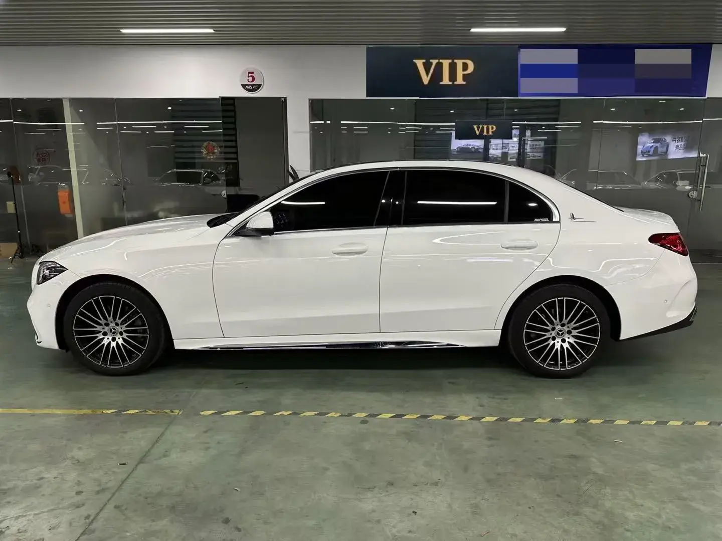 2025 MERCEDES-BENZ C thumbnail 3