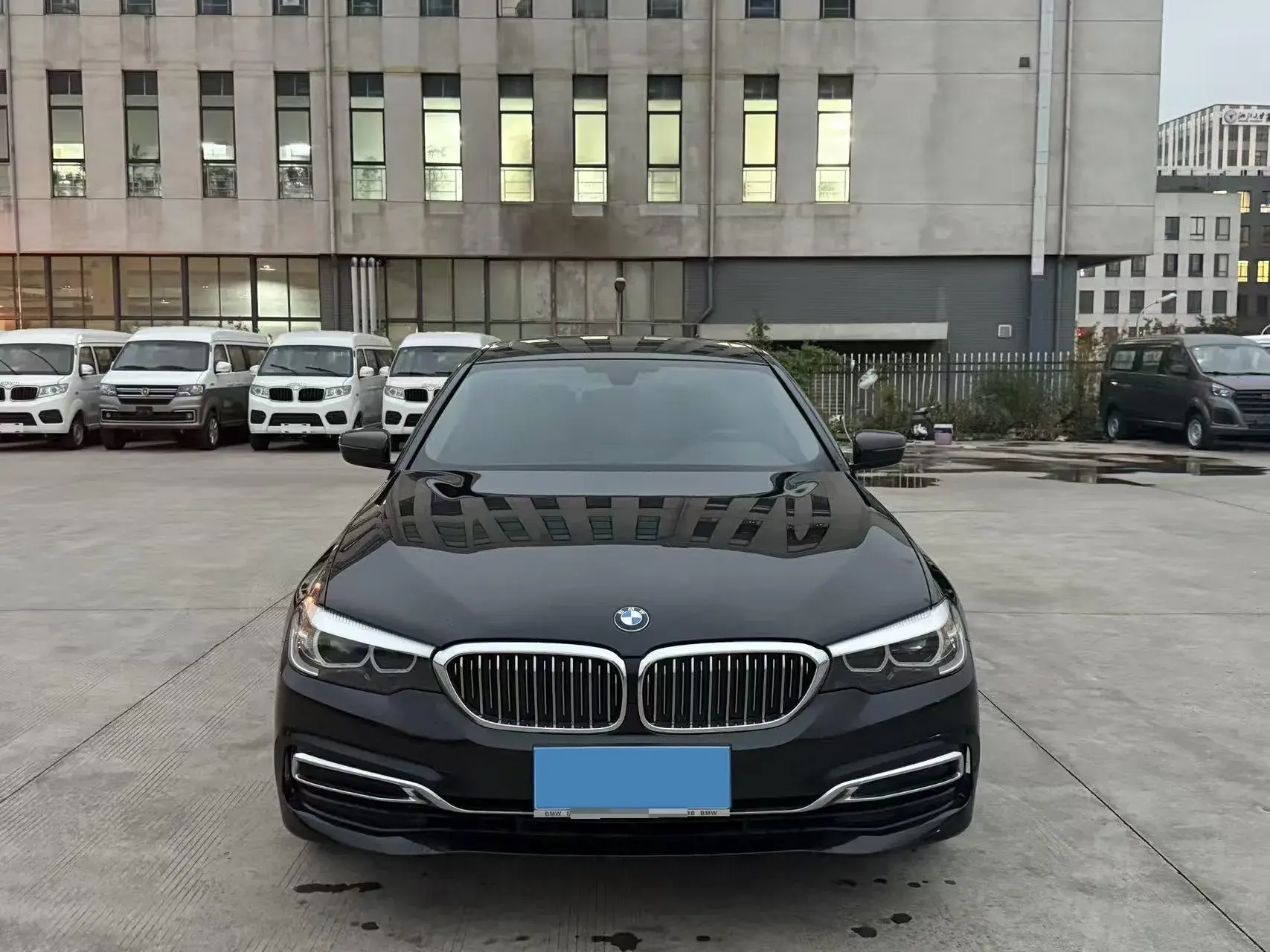 2020 BMW 5 thumbnail 3