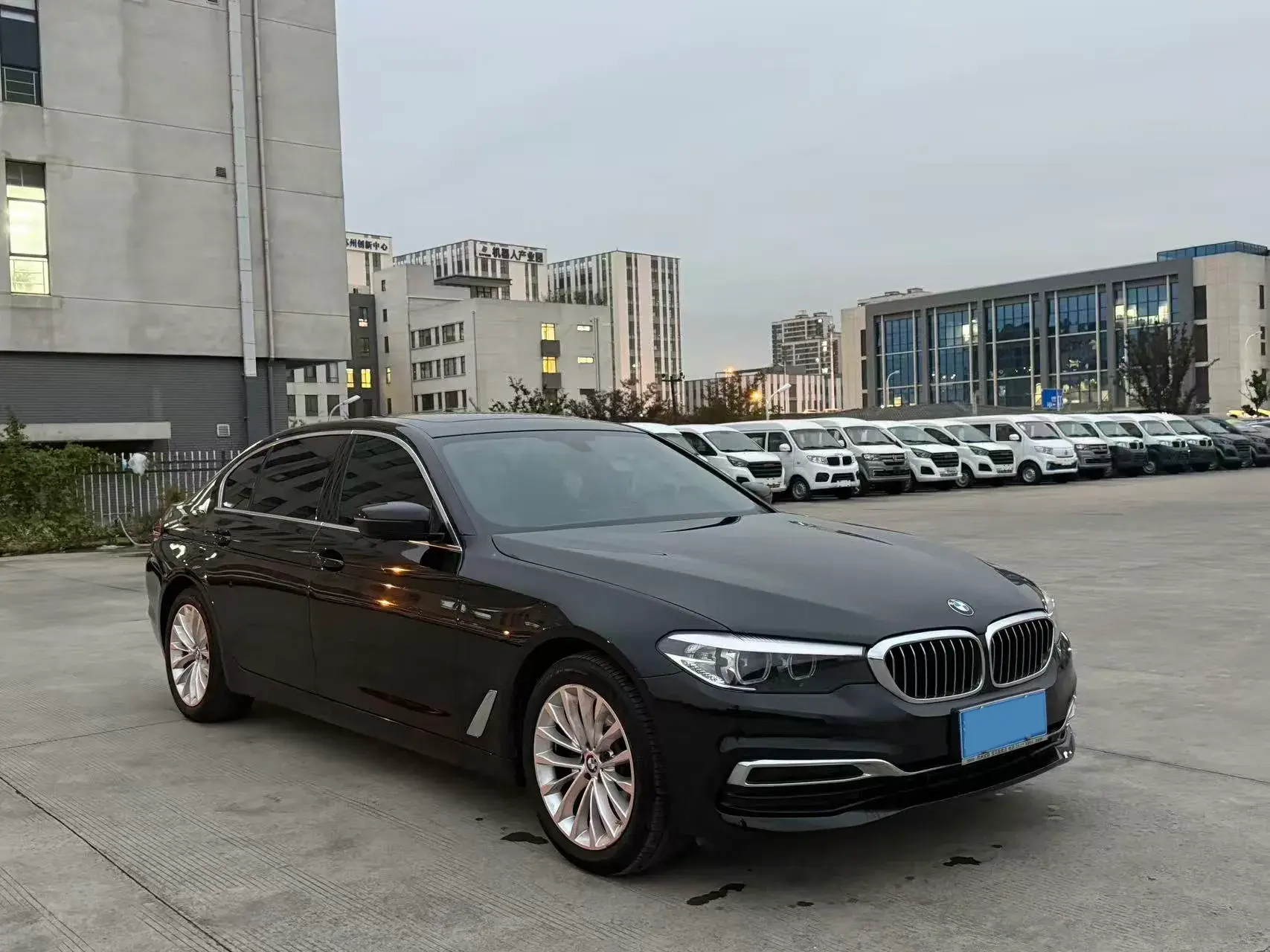 2020 BMW 5 thumbnail 2