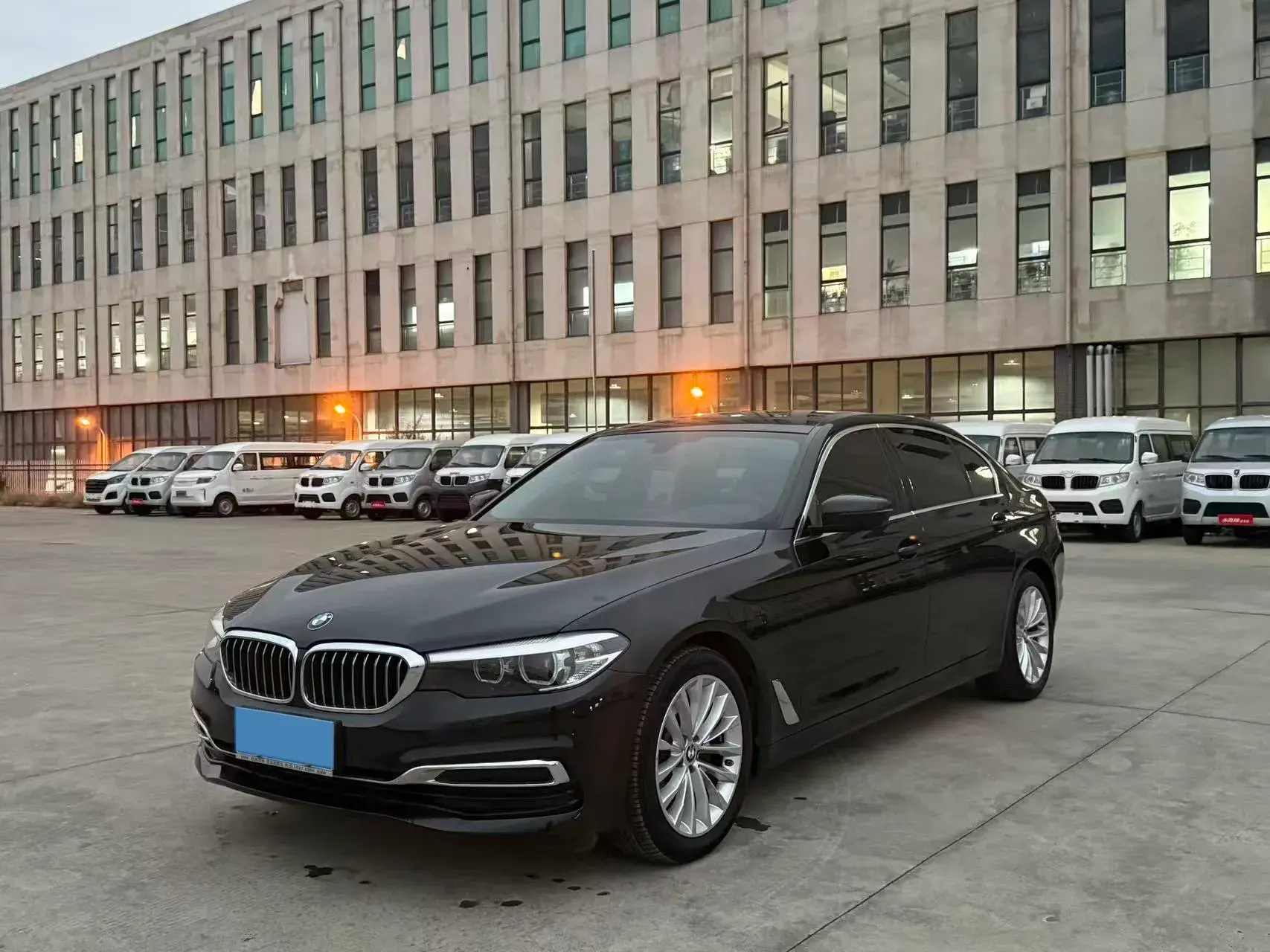 2020 BMW 5 view 1