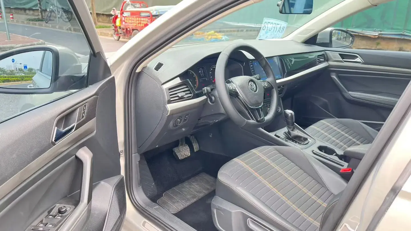 2019 VOLKSWAGEN LAVIDA thumbnail 4