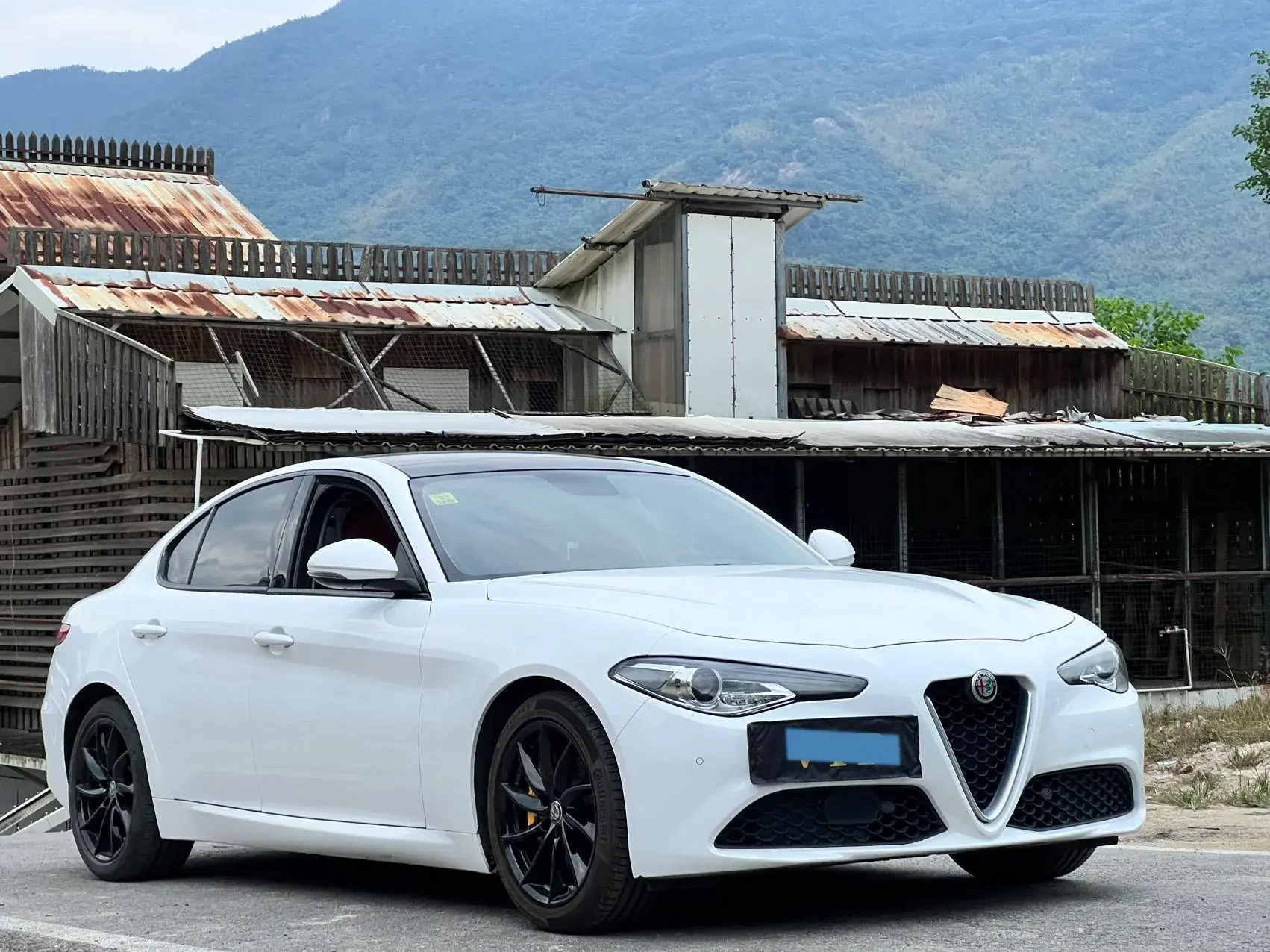 2017 ALFA ROMEO thumbnail 3