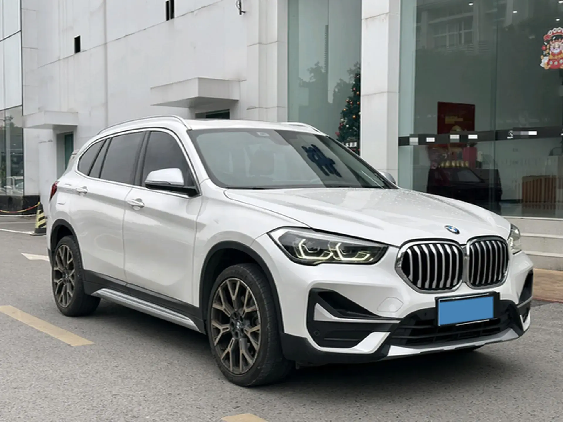 2022 BMW X1 thumbnail 3