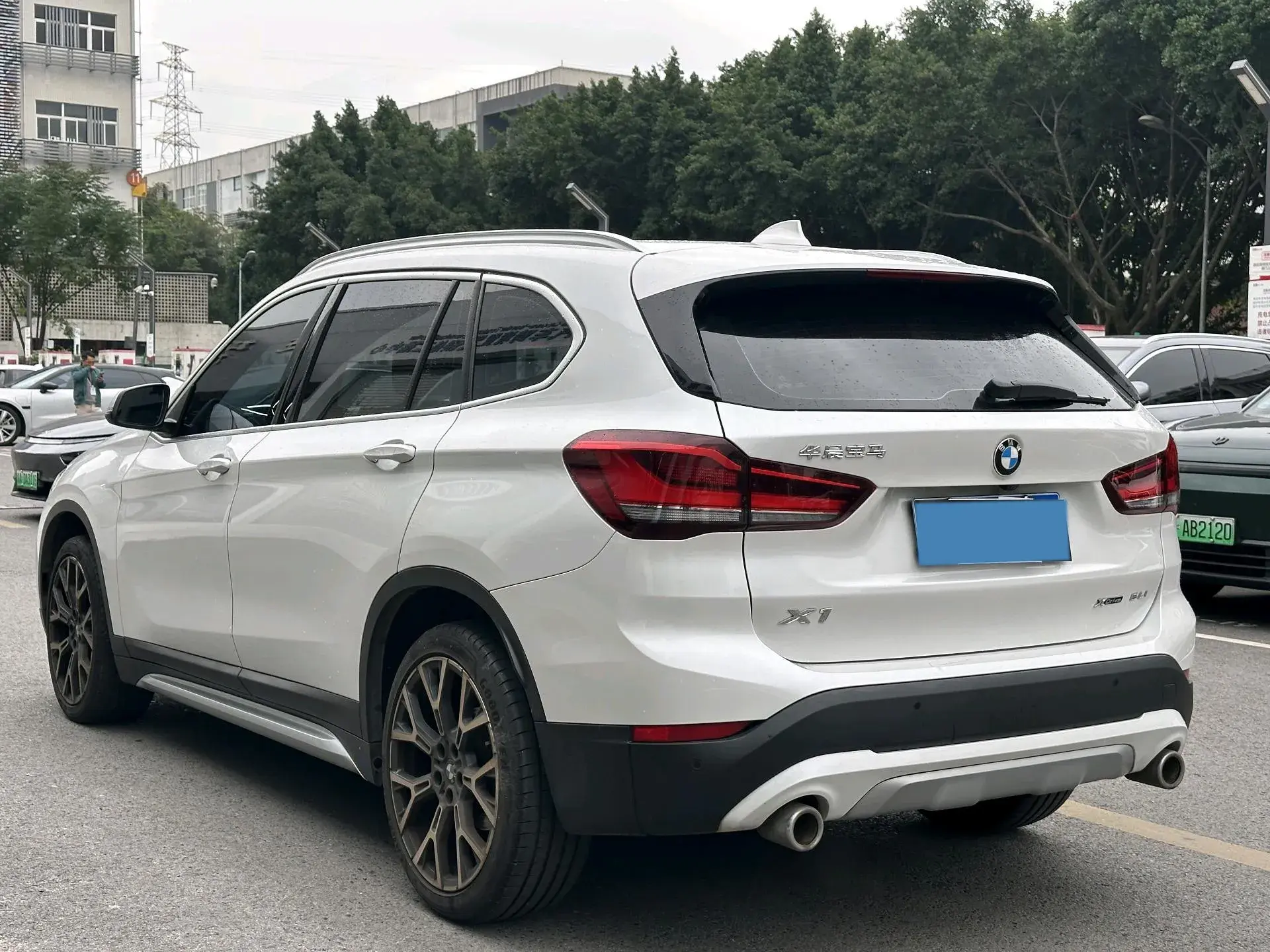 2022 BMW X1 thumbnail 4