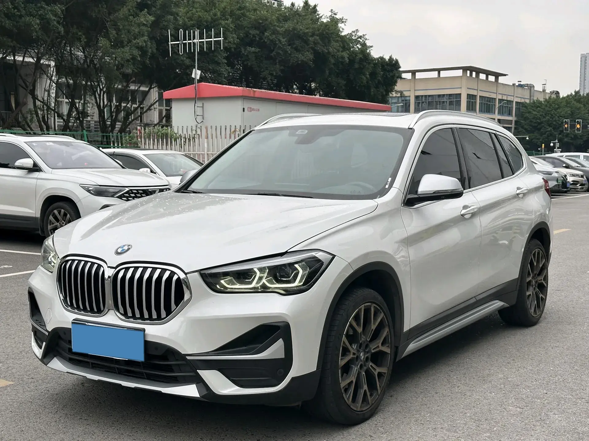 2022 BMW X1 view 1