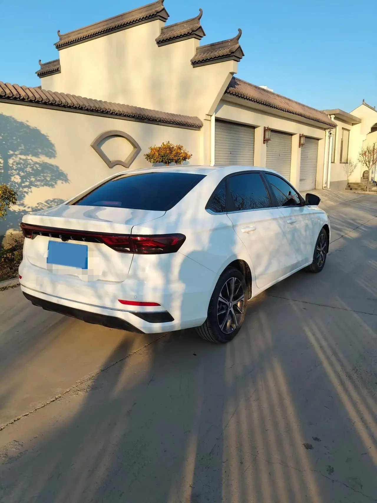 2022 GEELY EMGRAND thumbnail 4