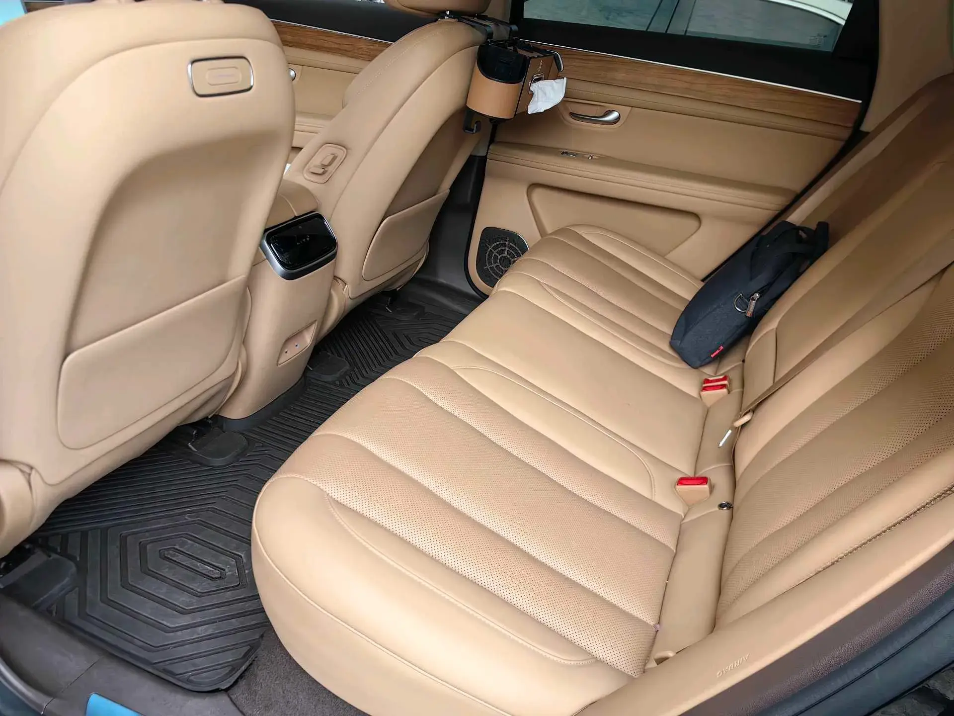 2024 AITO AITO thumbnail 4