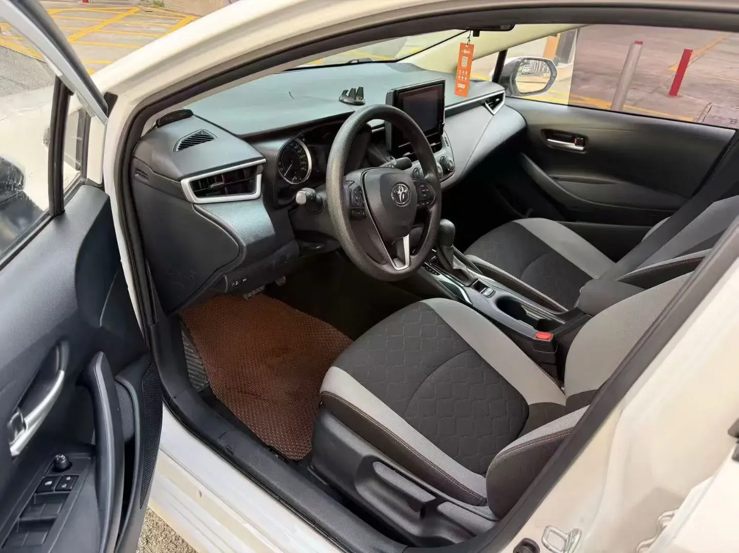 2023 TOYOTA COROLLA thumbnail 4