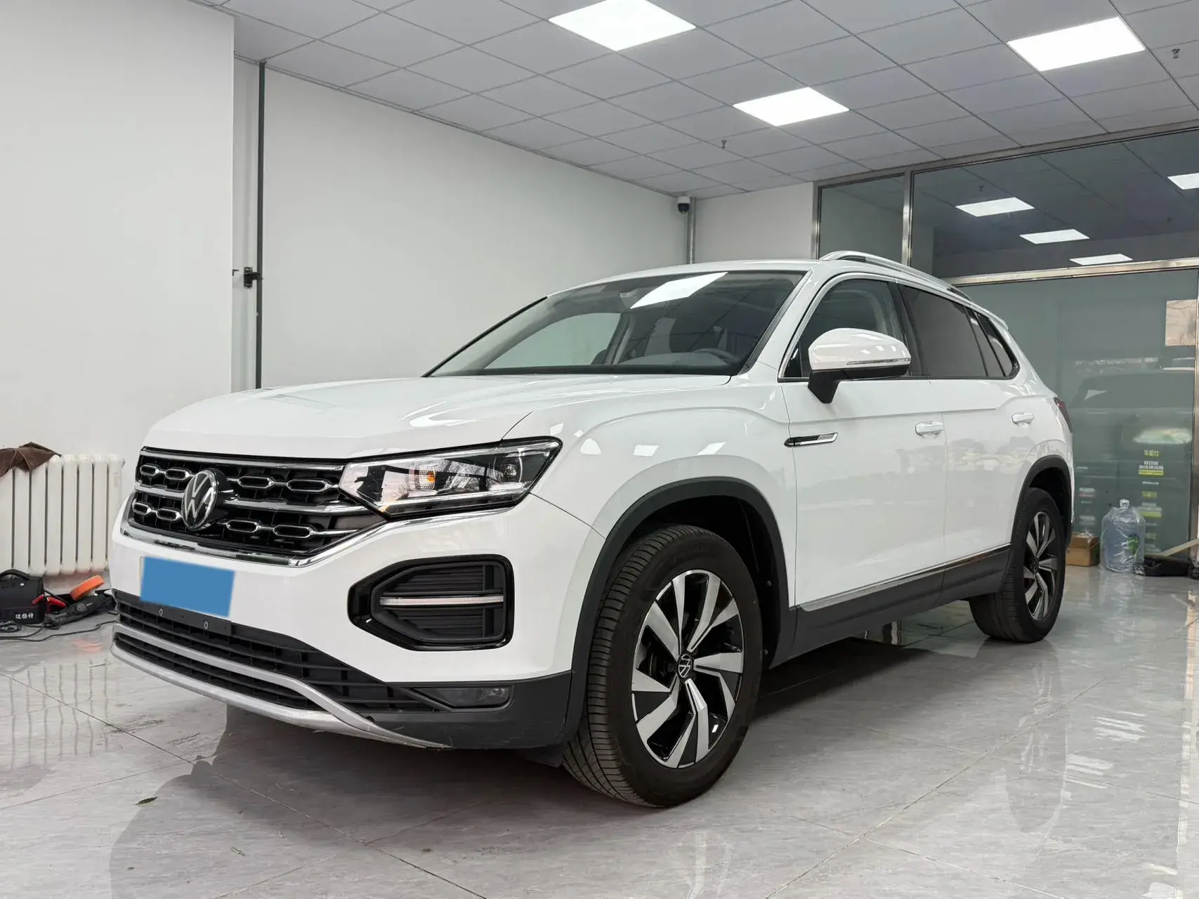 2022 VOLKSWAGEN TAYRON view 1