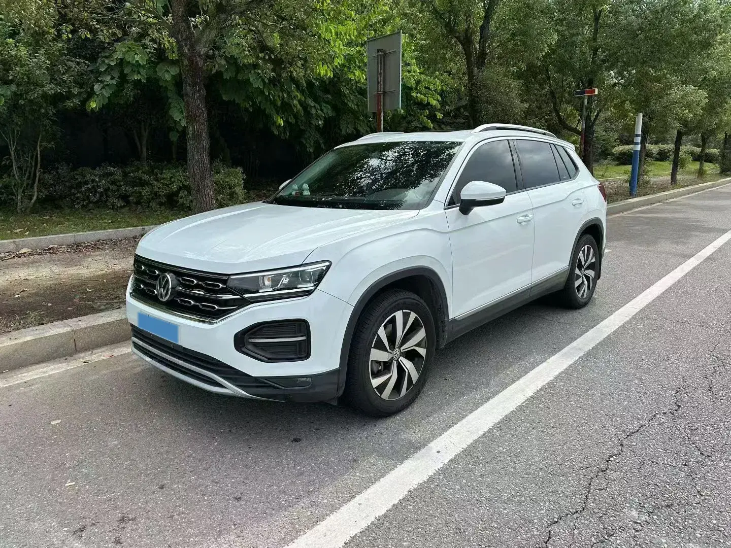 2019 VOLKSWAGEN T-ROC view 1