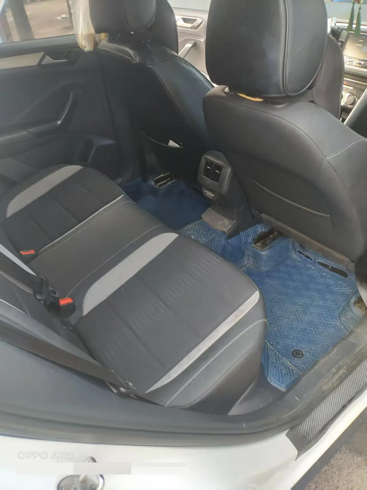 2019 VOLKSWAGEN T-ROC thumbnail 4