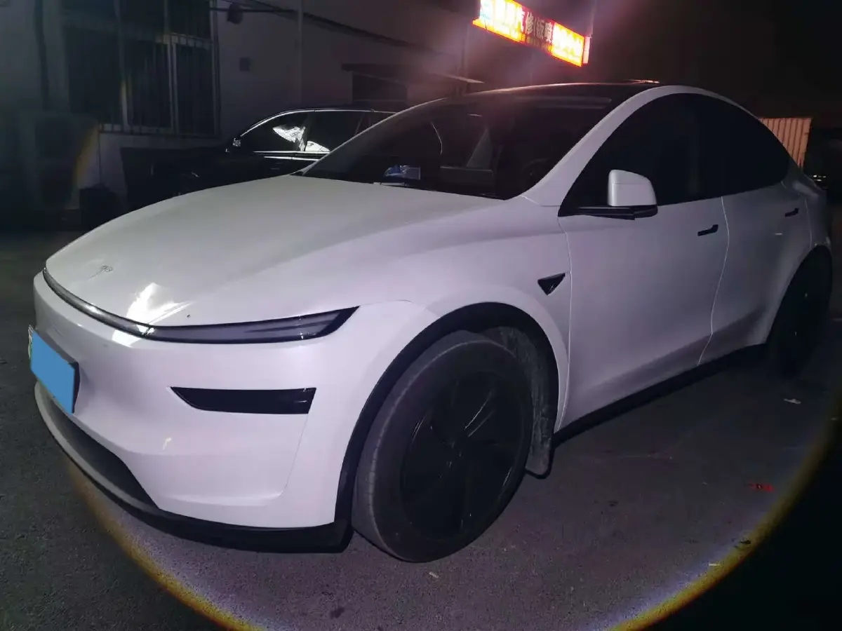 2025 Tesla Model Y BEV 62.5KWH