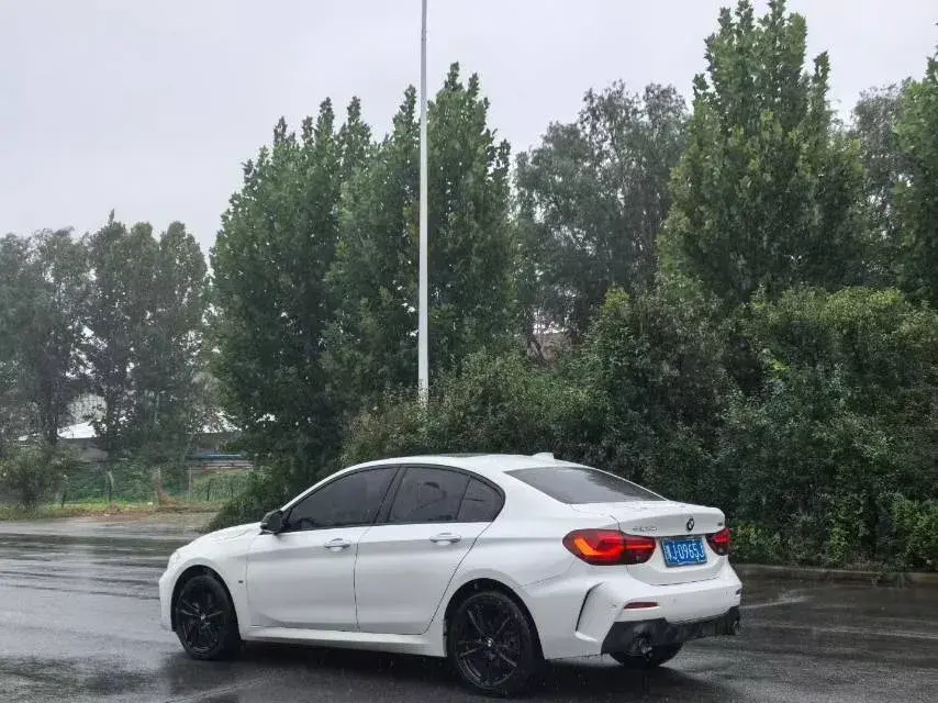2023 BMW 1 thumbnail 4