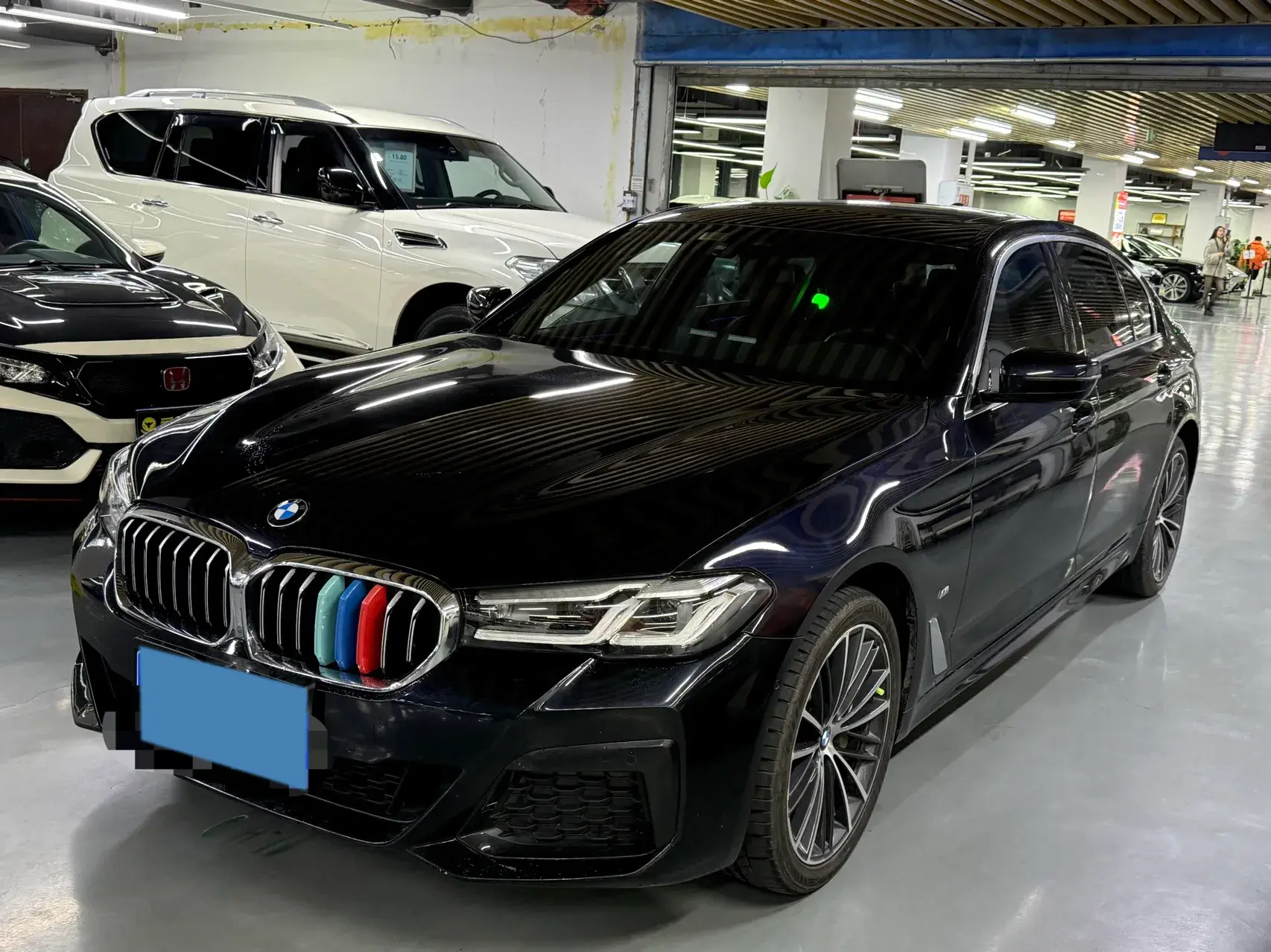 2021 BMW 5 view 1