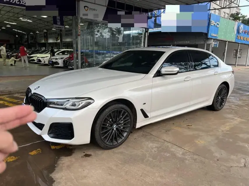 2022 BMW 5 Series 2.0T 252HP L4 8AT