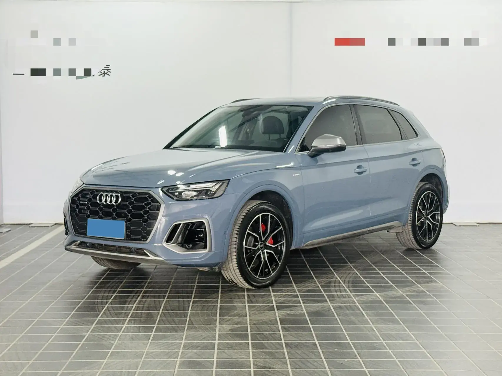 2022 AUDI Q5L view 1