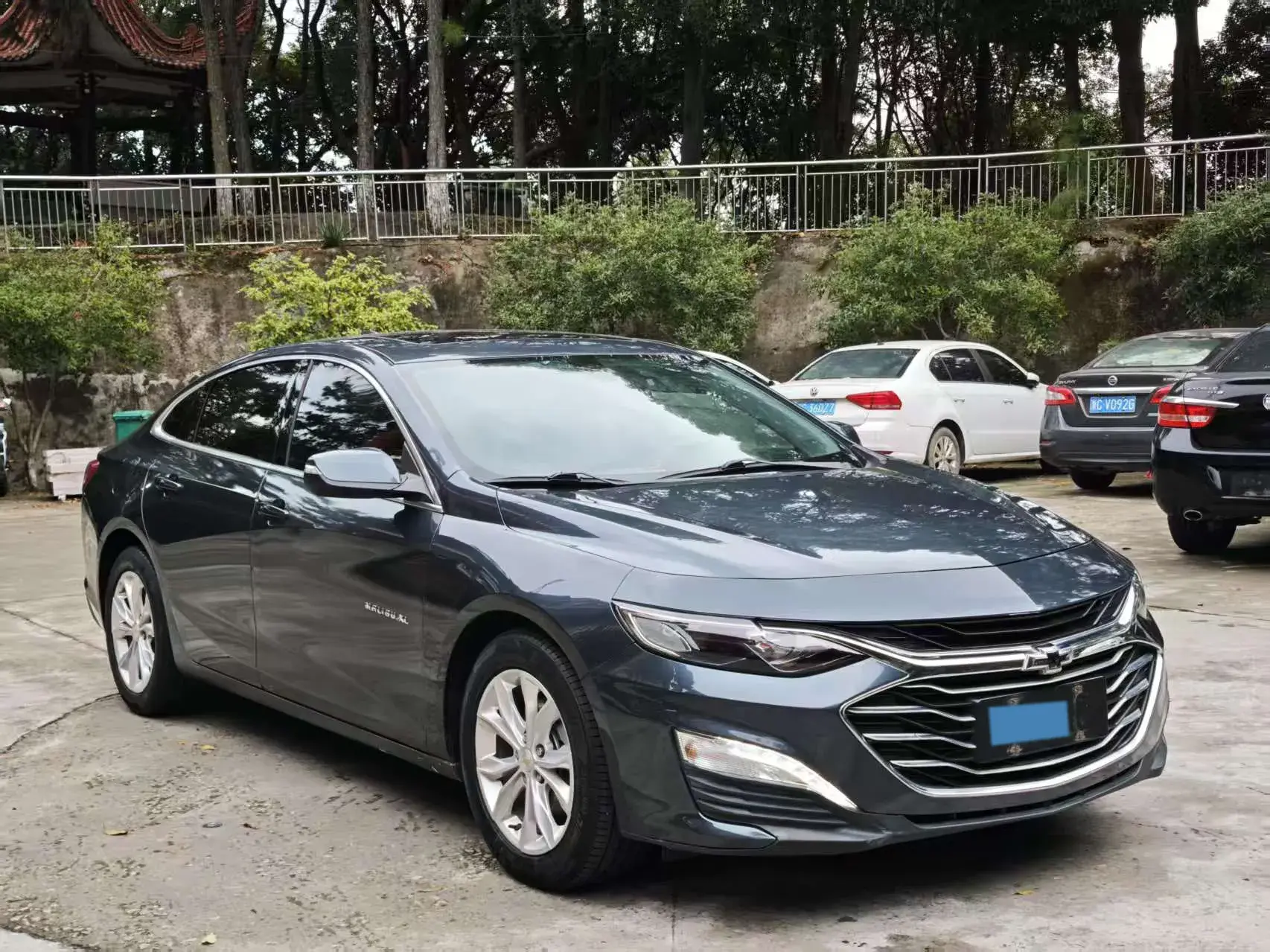 2020 CHEVROLET MALIBU thumbnail 3