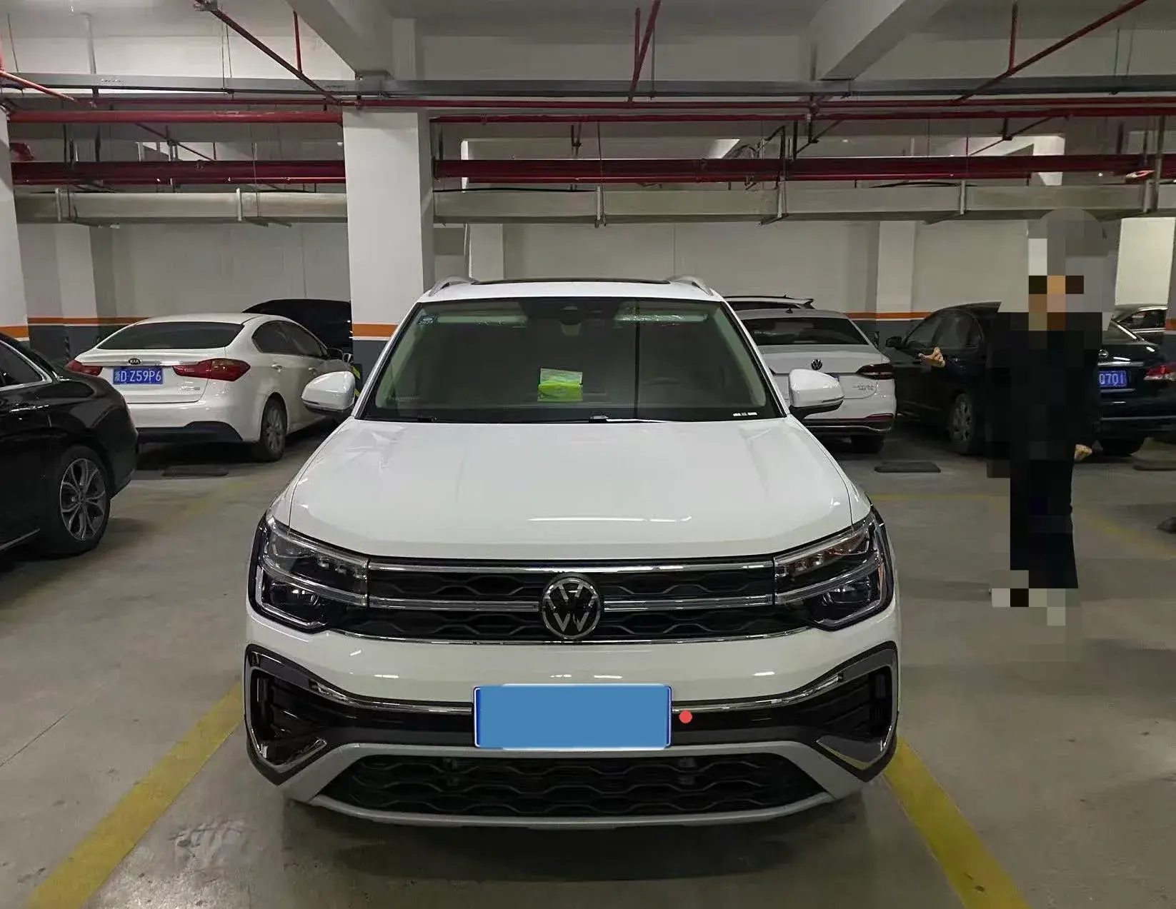 2023 VOLKSWAGEN THARU thumbnail 4