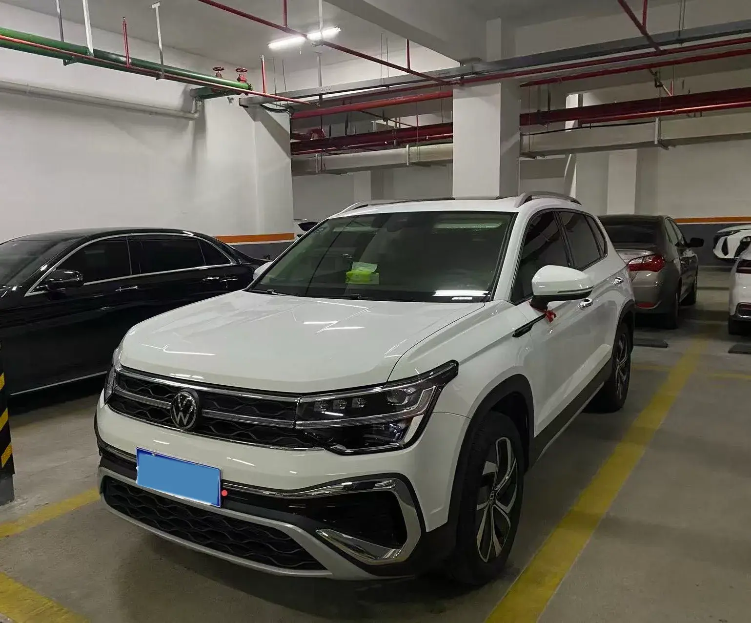 2023 VOLKSWAGEN THARU view 1