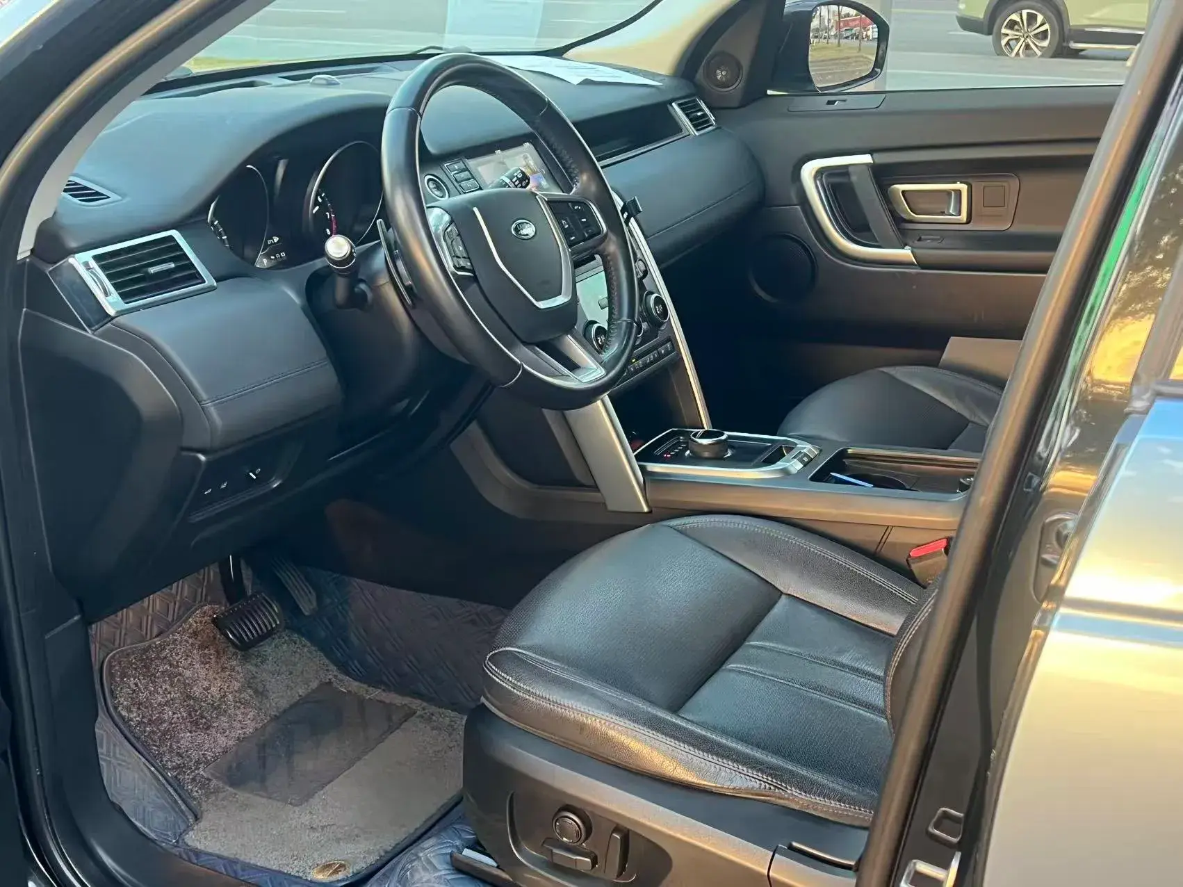 2018 LAND ROVER thumbnail 4