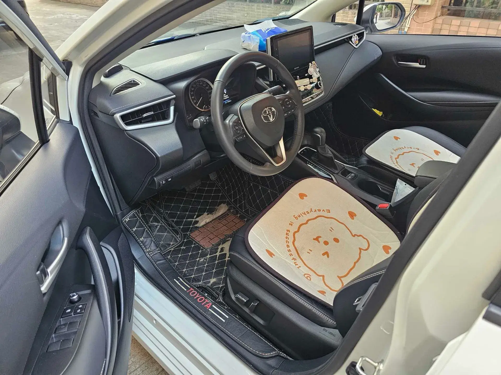 2019 TOYOTA COROLLA thumbnail 3