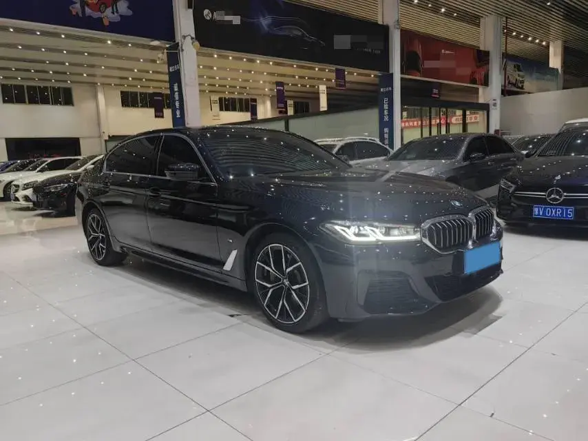 2021 BMW 5 thumbnail 3