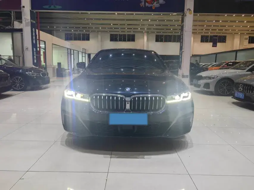 2021 BMW 5 thumbnail 2