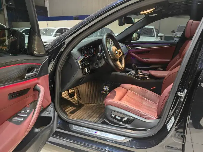 2021 BMW 5 thumbnail 4