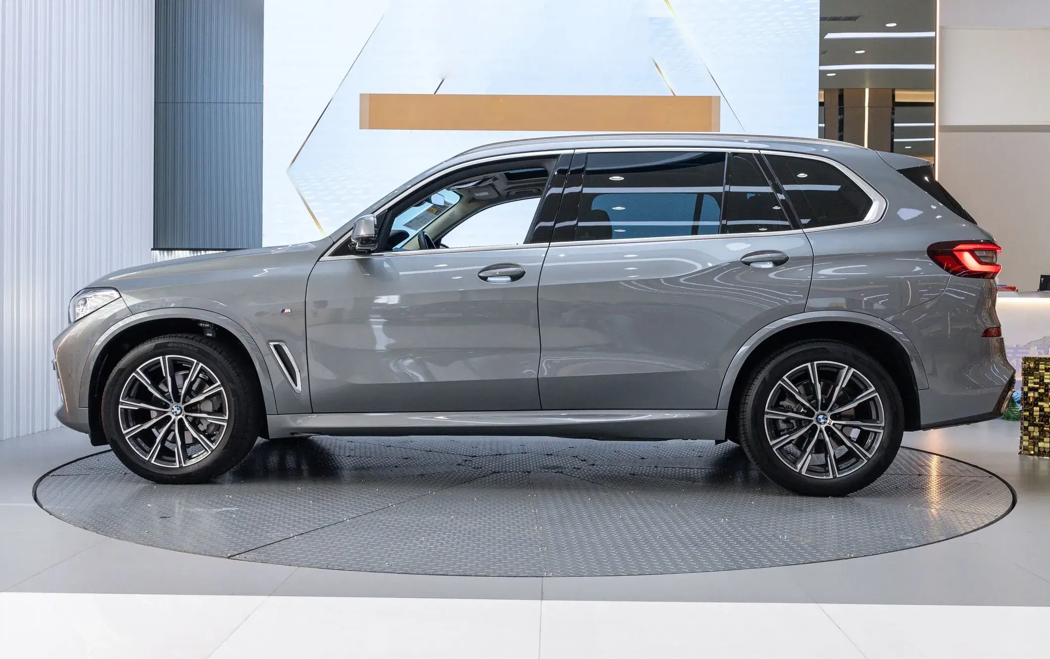 2022 BMW X5 thumbnail 2