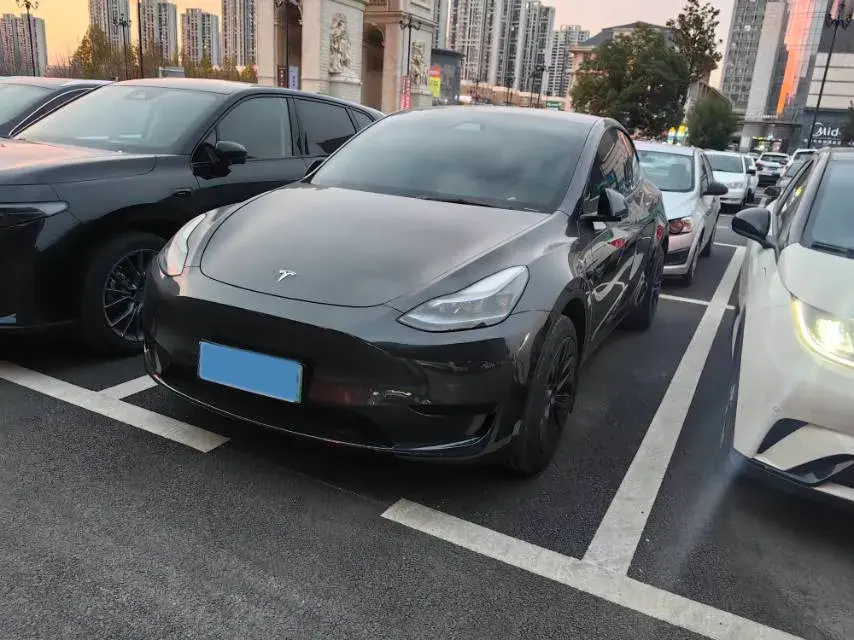 2024 Tesla Model Y BEV 60KWH