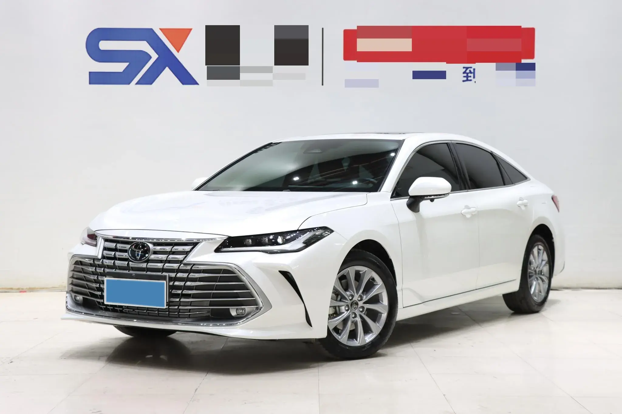 2024 TOYOTA AVALON view 1