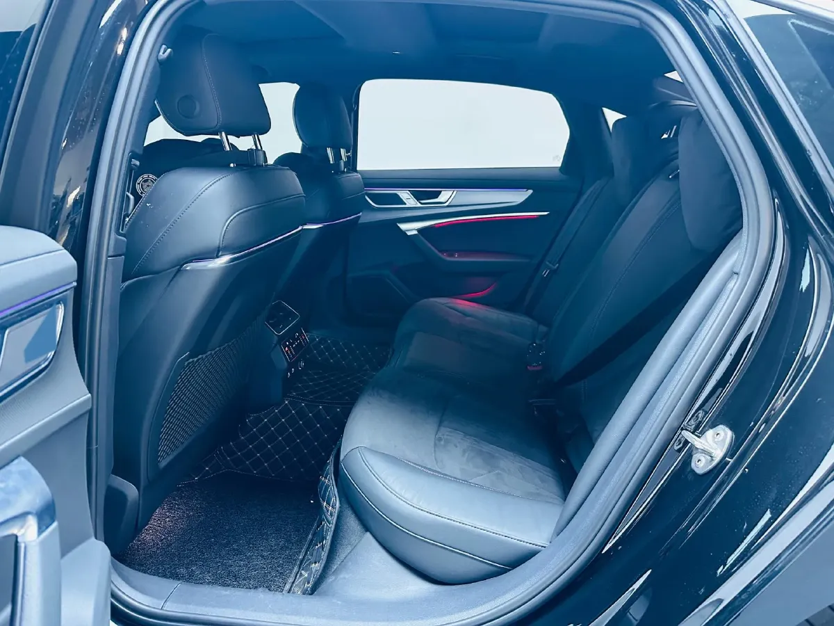 2024 Audi A6L 2.0T 245HP L4 7DCT,autocango,china used car exporter,china ev exporter,chinese used car exporter,chinese used ev exporter