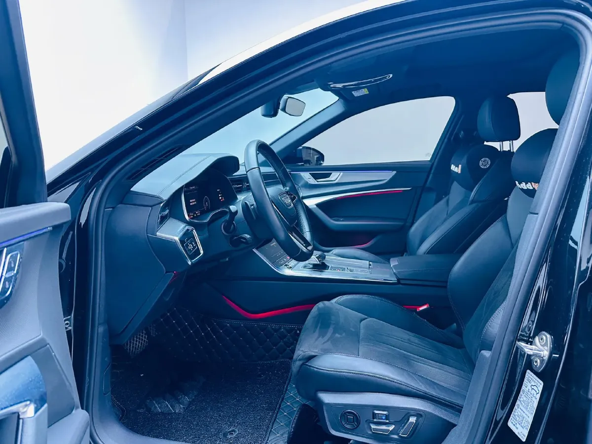 2024 Audi A6L 2.0T 245HP L4 7DCT,autocango,china used car exporter,china ev exporter,chinese used car exporter,chinese used ev exporter