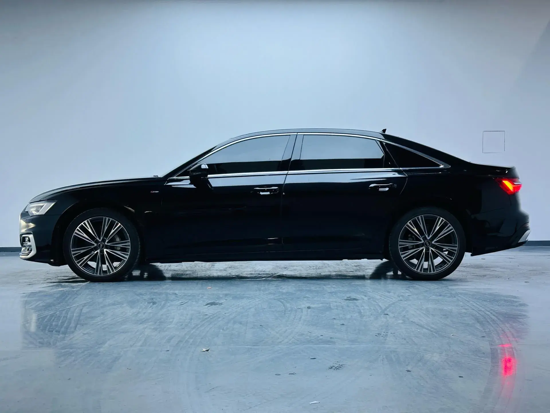 2024 AUDI A6L thumbnail 3