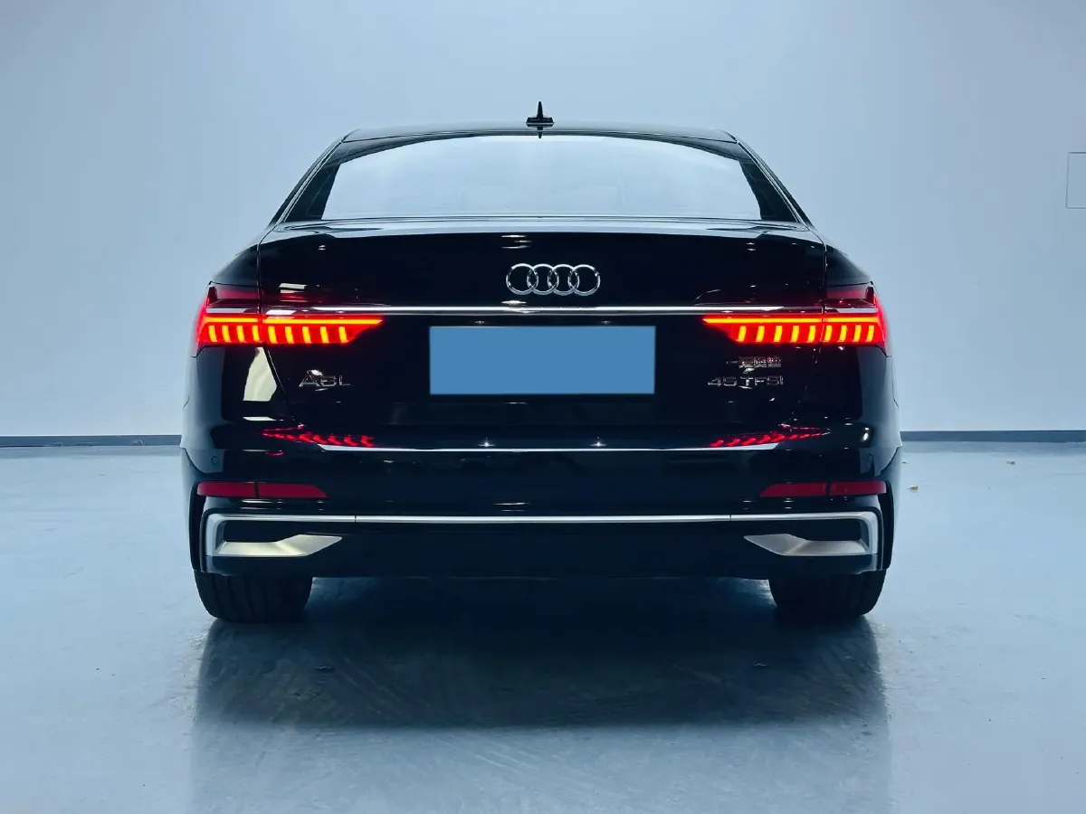 2024 Audi A6L 2.0T 245HP L4 7DCT,autocango,china used car exporter,china ev exporter,chinese used car exporter,chinese used ev exporter