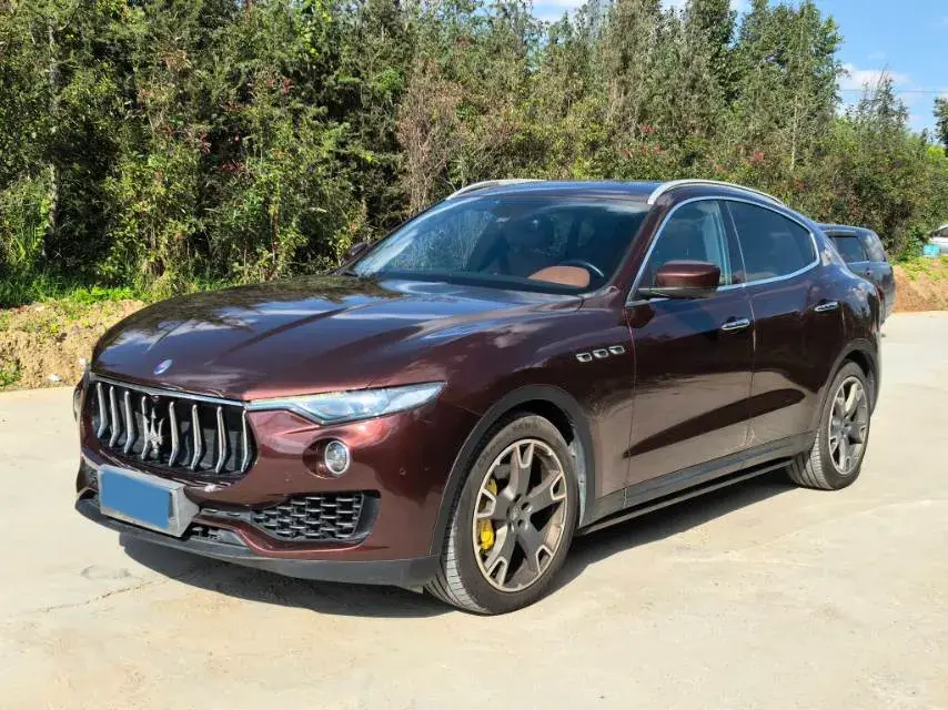2018 MASERATI LEVANTE view 1
