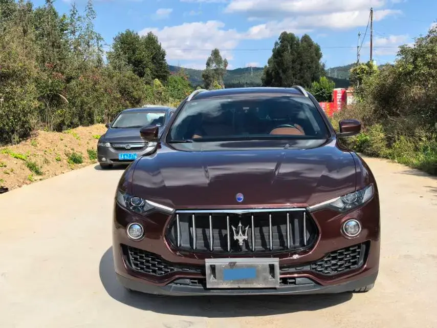 2018 MASERATI LEVANTE thumbnail 2