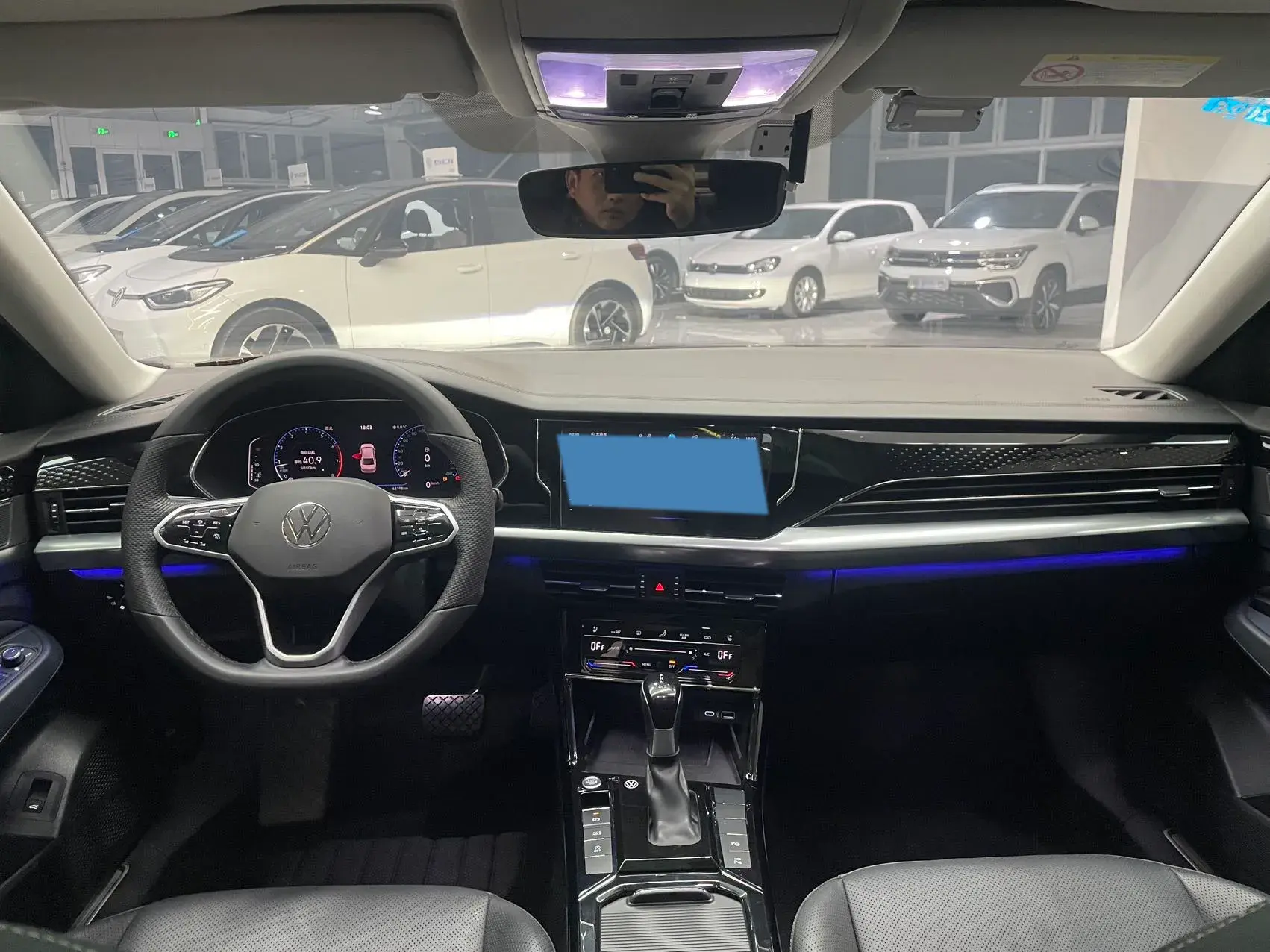 2023 VOLKSWAGEN PASSAT thumbnail 3