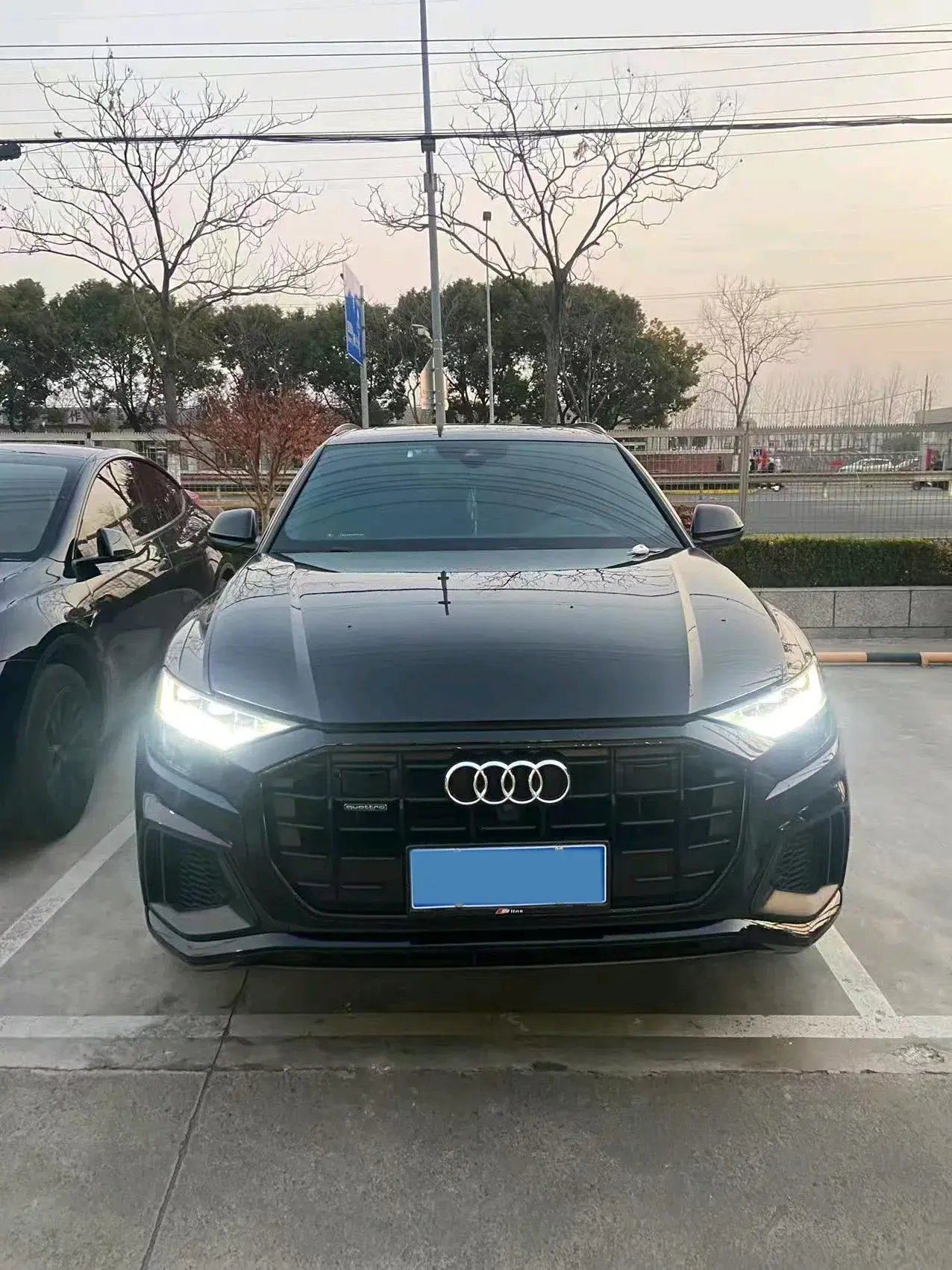 2021 AUDI Q8 thumbnail 2