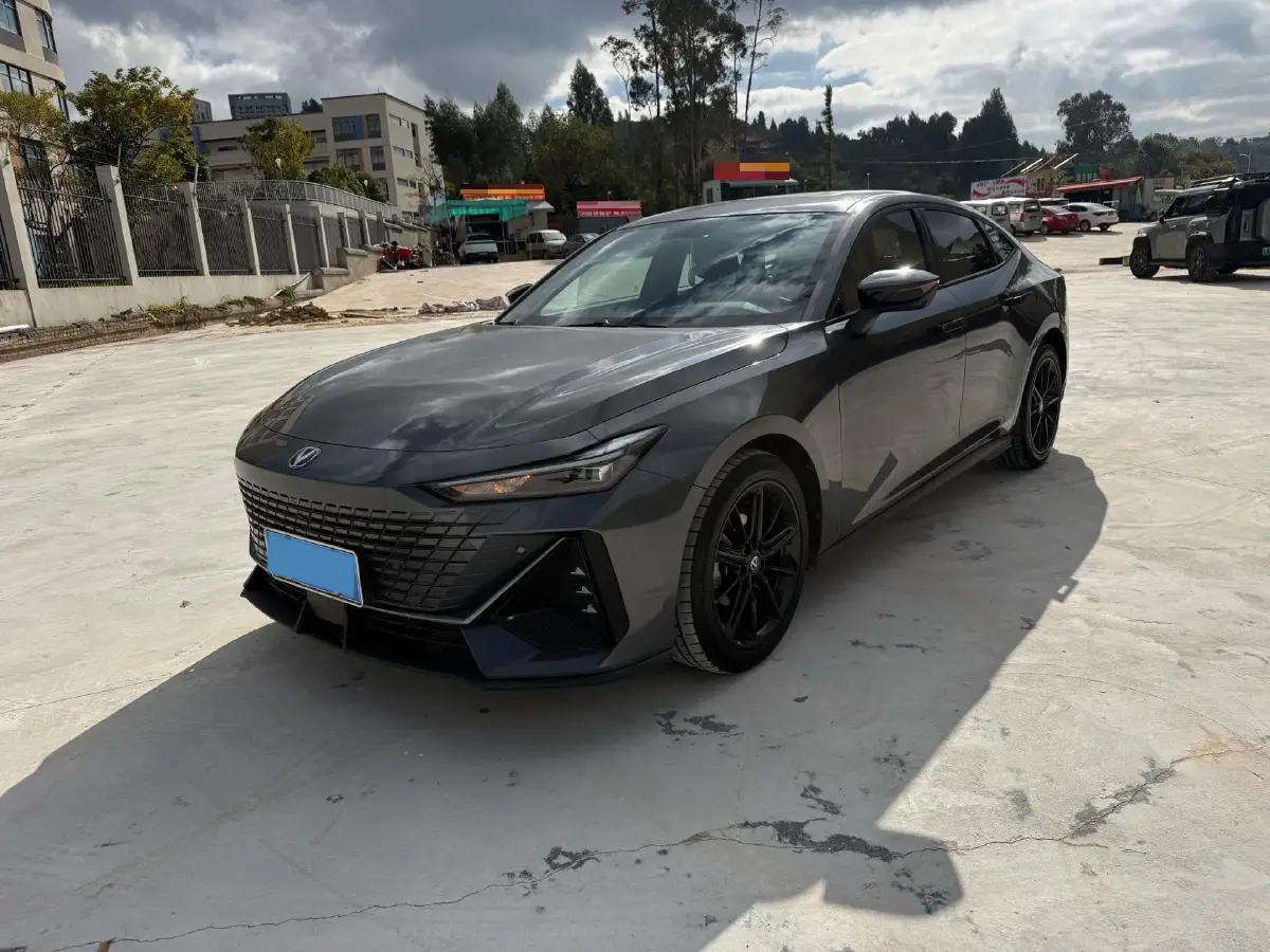 2022 ChangAn UNI-V 1.5T 188HP L4 7DCT 2022 ChangAn UNI-V 1.5T 188HP L4 7DCT