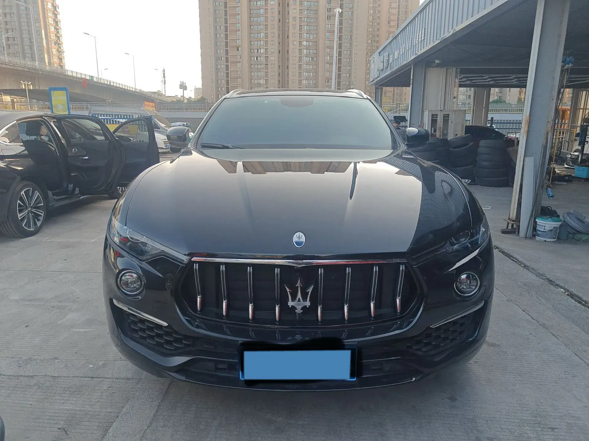 2022 MASERATI LEVANTE thumbnail 3