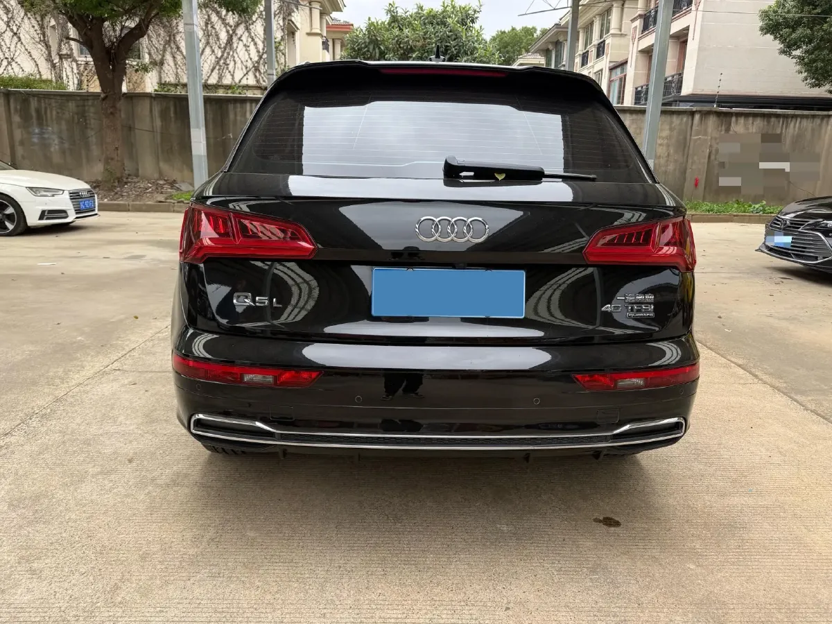 2020 Audi Q5L 2.0T 190HP L4 7DCT,autocango,china used car exporter,china ev exporter,chinese used car exporter,chinese used ev exporter