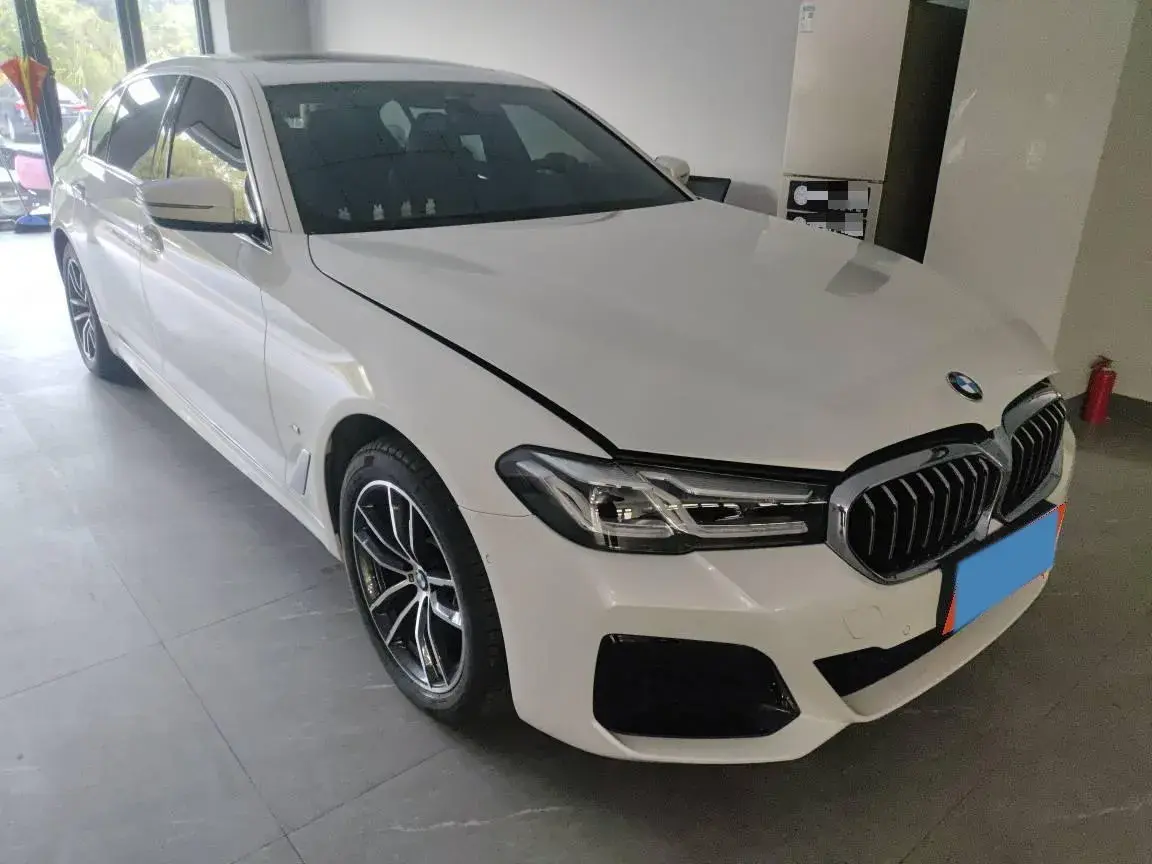 2021 BMW 5 thumbnail 2