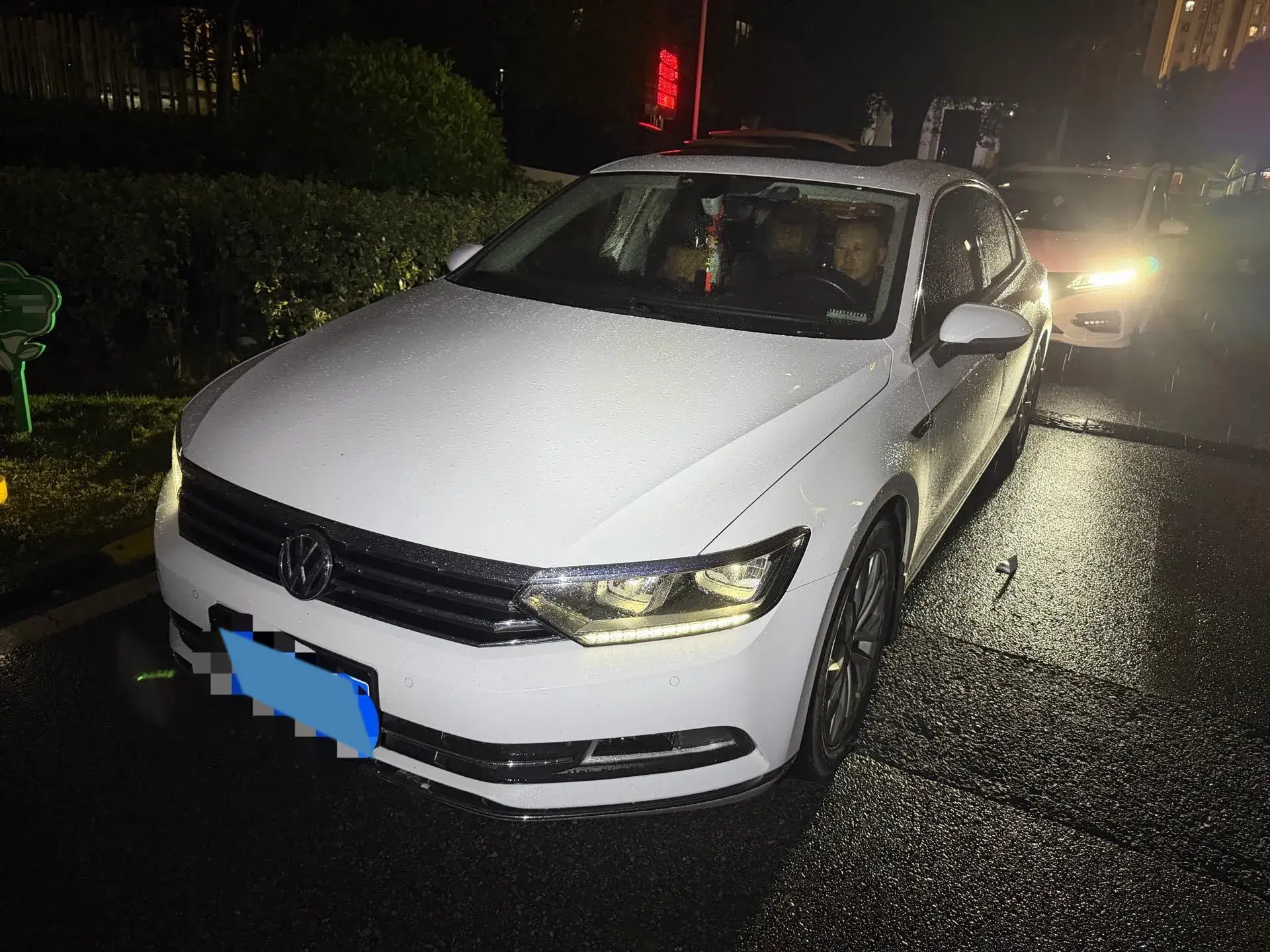 2018 VOLKSWAGEN MAGOTAN view 1