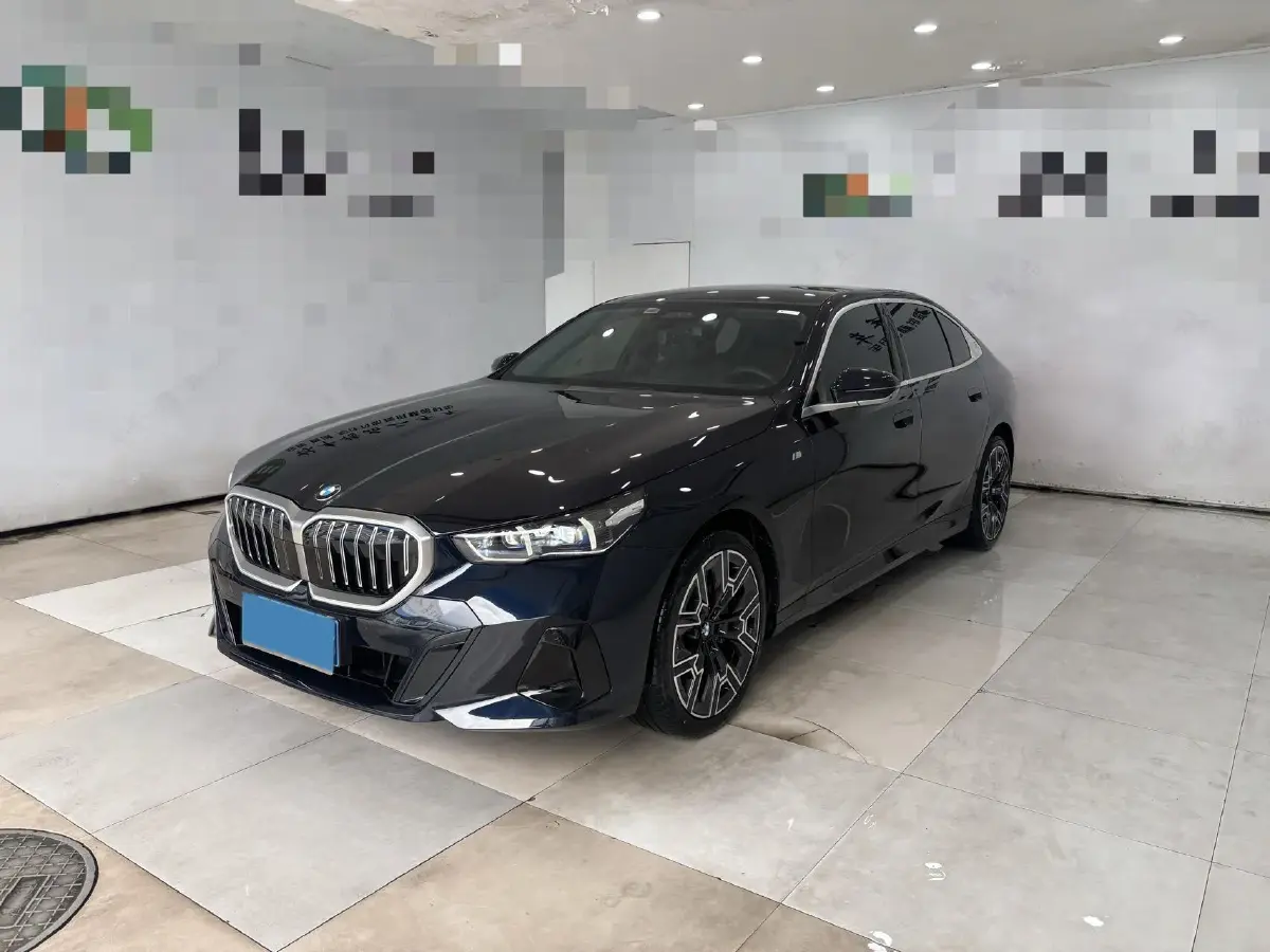 2025 BMW 5 Series 2.0T 258HP L4 8AT