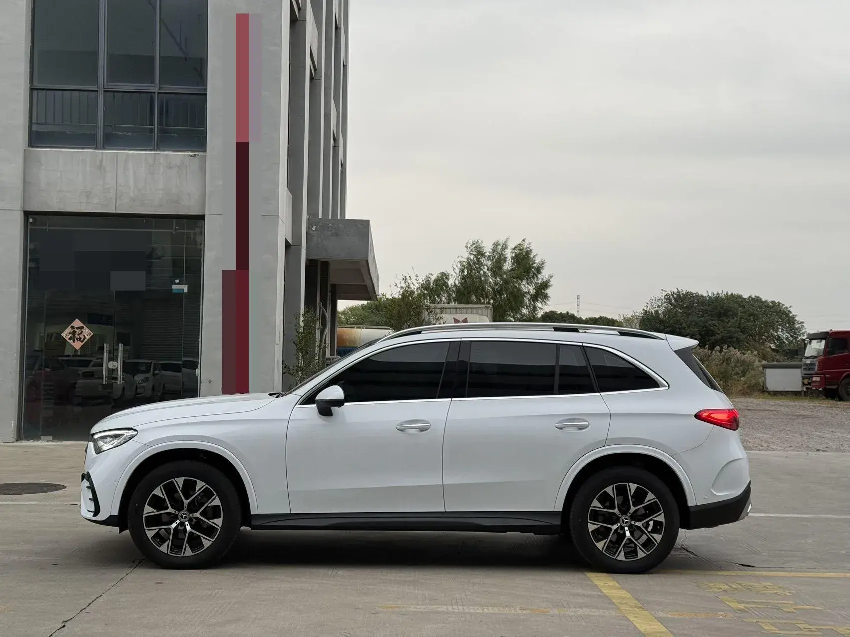 2024 MERCEDES-BENZ GLC thumbnail 2