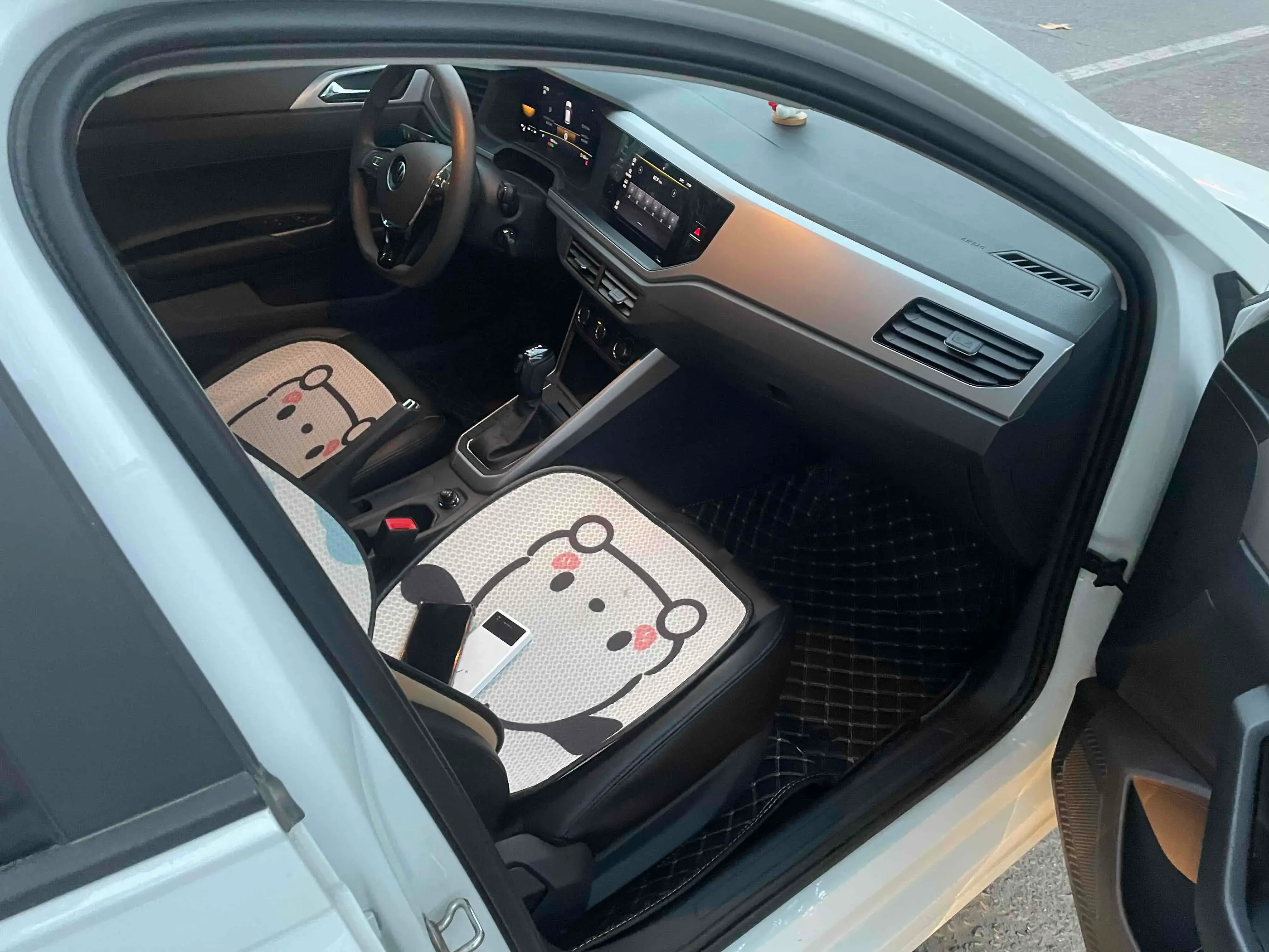 2023 VOLKSWAGEN POLO thumbnail 3